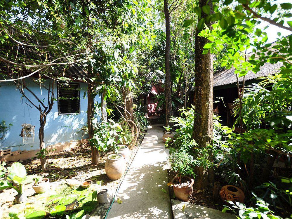 Sukhothai Guest House Exterior photo