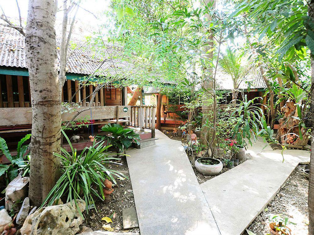 Sukhothai Guest House Exterior photo