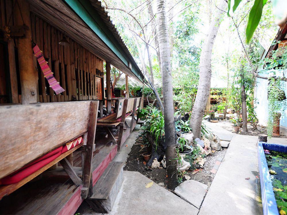 Sukhothai Guest House Exterior photo
