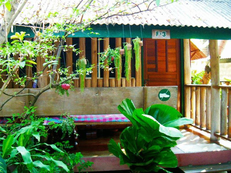 Sukhothai Guest House Exterior photo